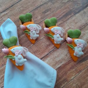 Porta-guardanapo (coelha com cenoura)