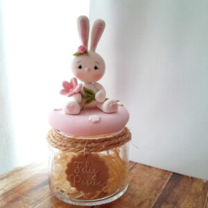 Pote Decorado Pequeno - Coelha branca com flor