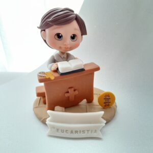 Menino rezando - Primeira Eucaristia